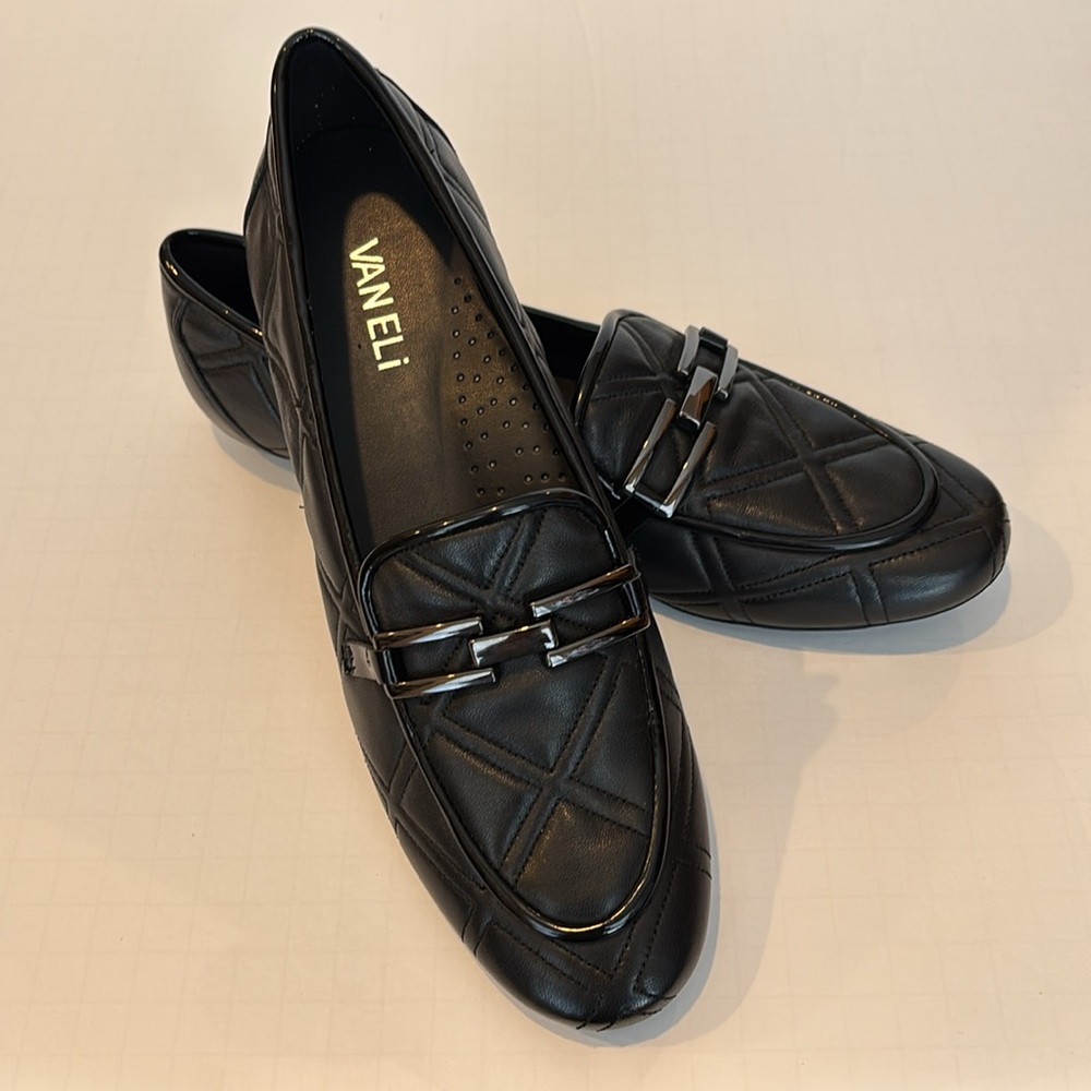 Vaneli NWOB Black Sable Loafers in Size 8 Narrow Fit